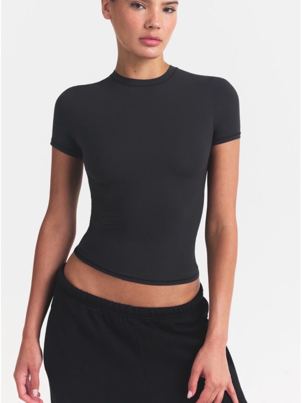SKIMS Fits Everybody T Shirt in Onyx